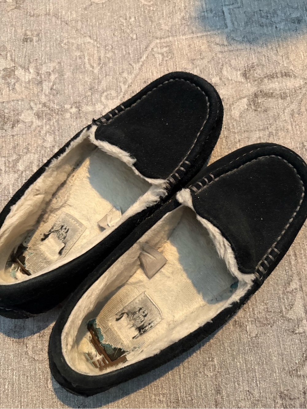 UGG Women's Black Suede Shearling-Lined Moccasin Slippers size 7